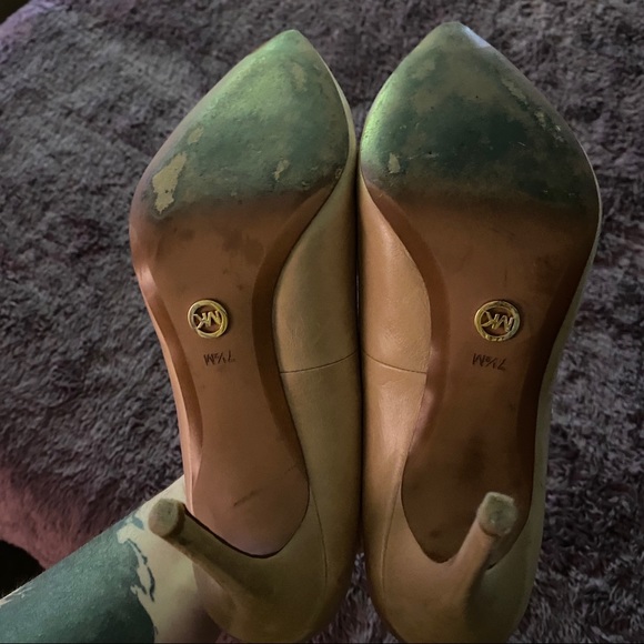 Michael Kors Leather Pumps - Picture 7 of 7